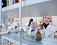 Švietimo ir mokslo ministerija siekia didinti mokslininkų ir dėstytojų atlyginimus
